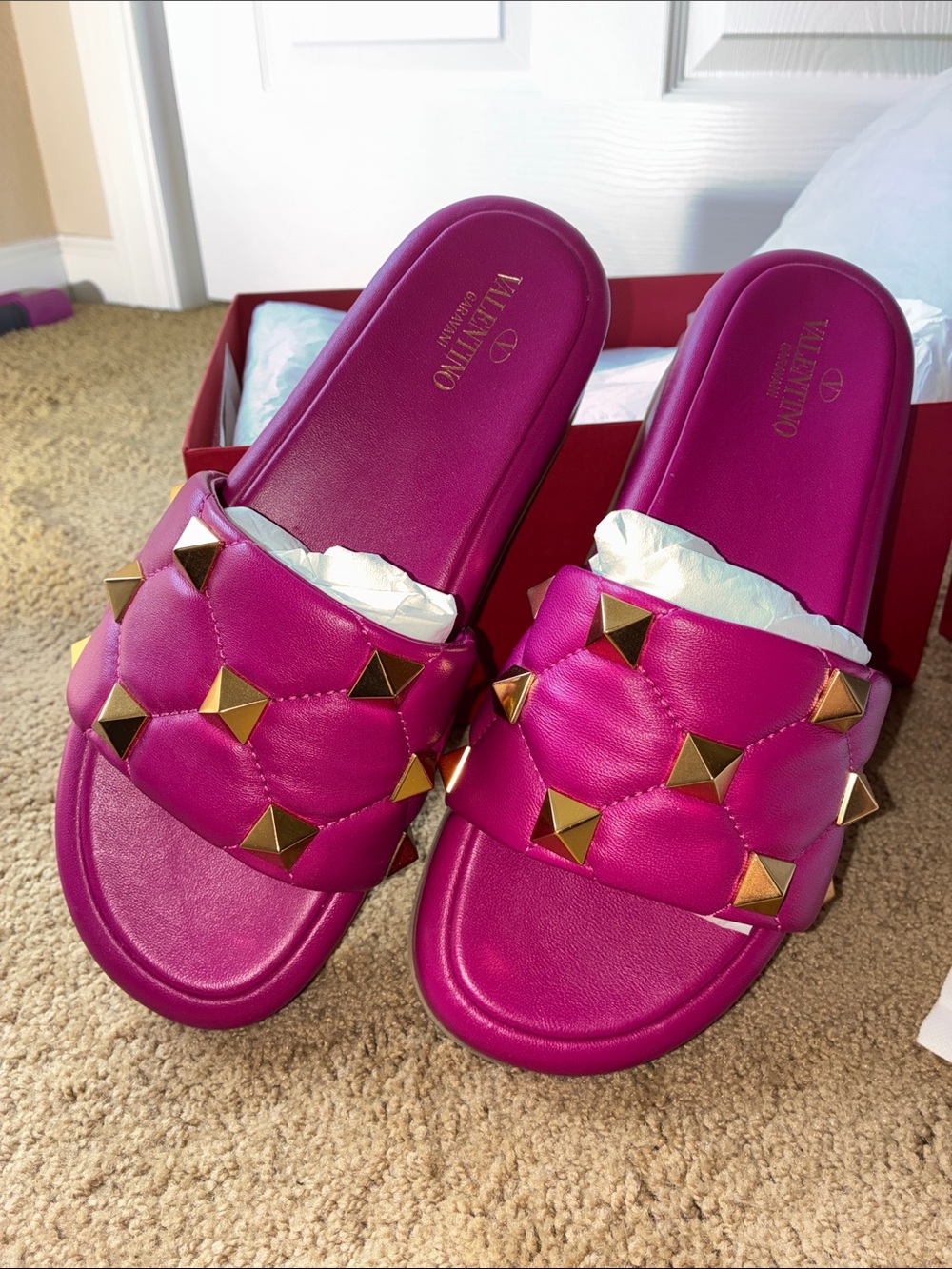 Valentino Garavani Rockstud Quilted Slide Sandals - Magenta Pink